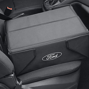 Črn zložljiv organizator z belim Fordovim logotipom na obeh straneh